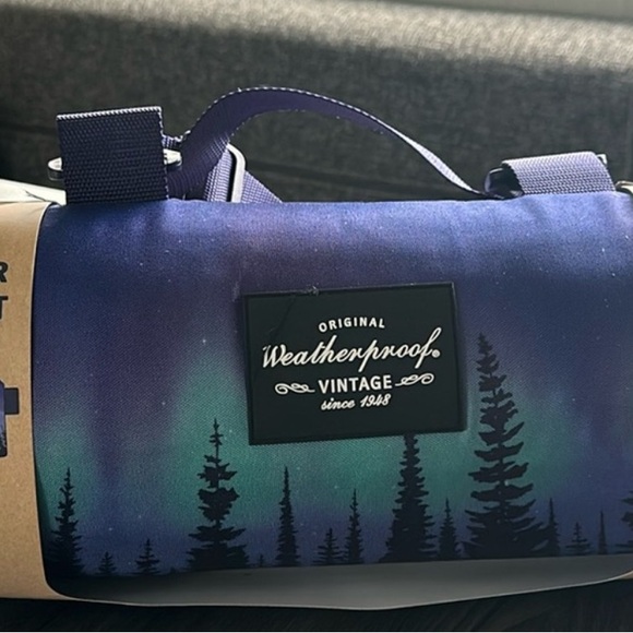 NEW!! Weatherproof Outdoor Blanket - Picture 2 of 2